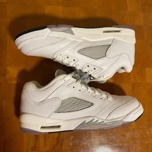 Air Jordan retro White metallic 5 lows size 7Y